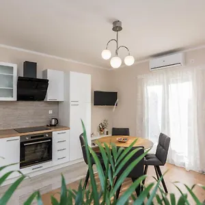 Star - Free Private Parking Apartman Zadar
