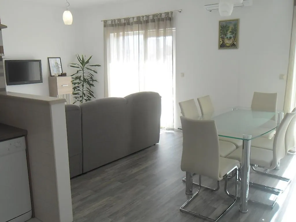Apartments Robi Trogir