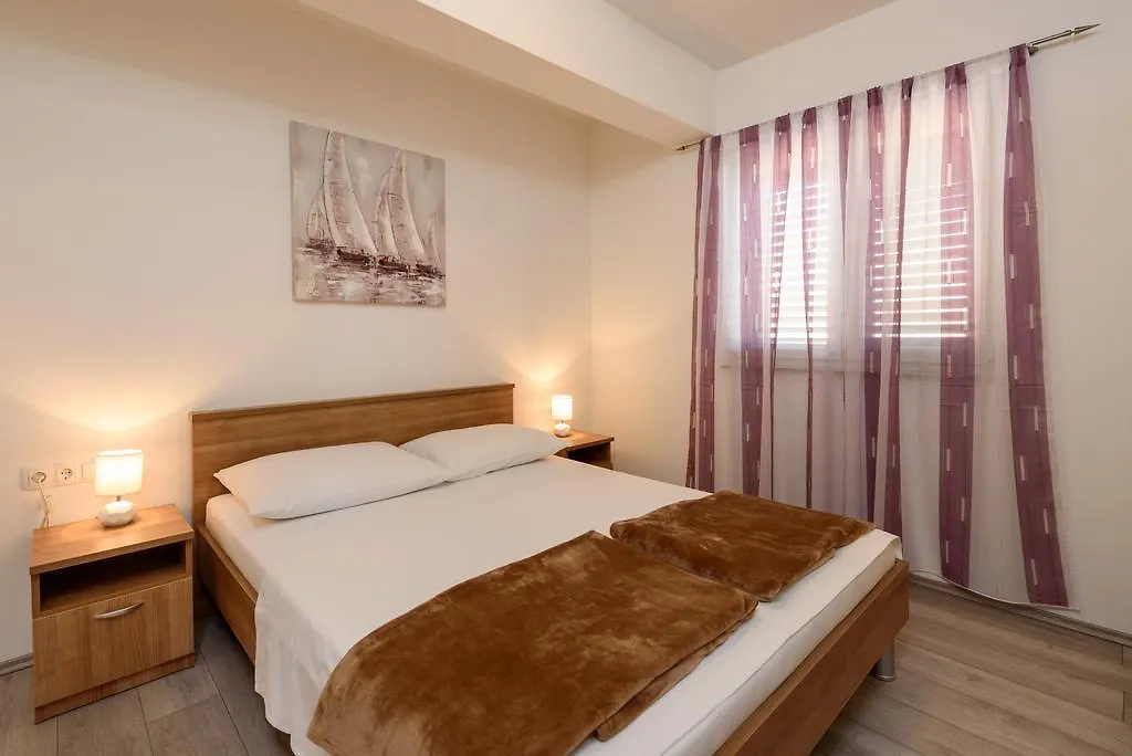 Apartments Robi Trogir