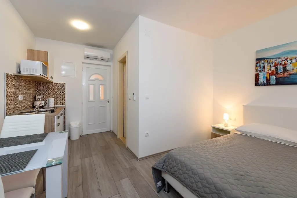 Apartments Robi Trogir 0*,