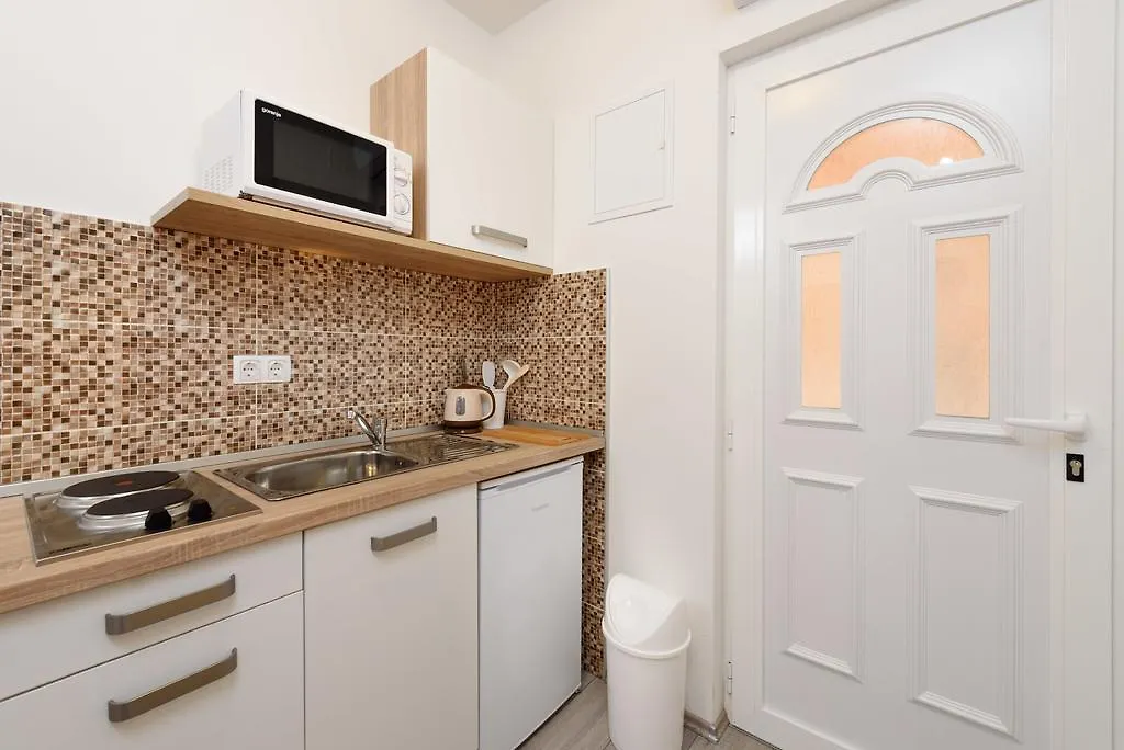 Apartments Robi Trogir 0*,