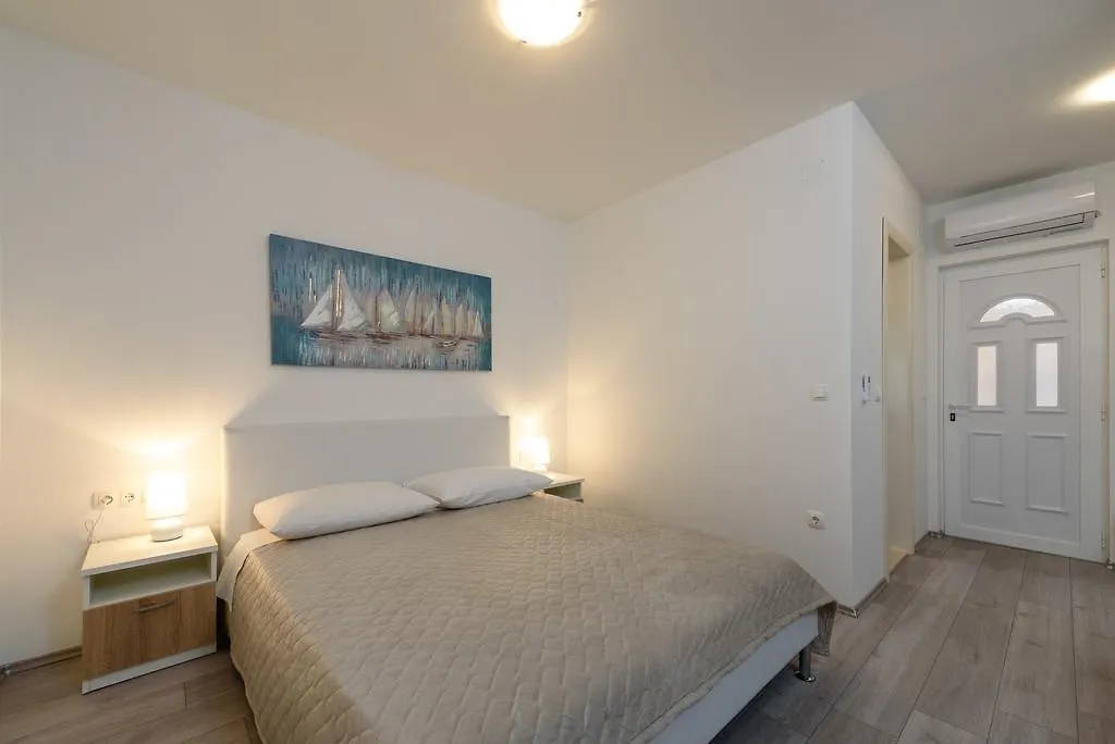 Apartments Robi Trogir
